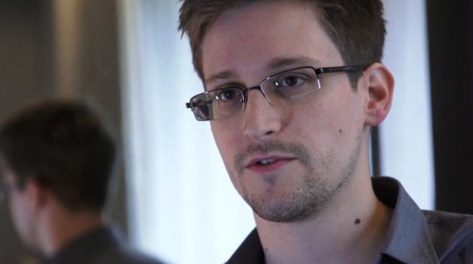 Bývalý spolupracovník tajných služieb USA Snowden zložil prísahu vernosti Rusku a dostal ruský pas