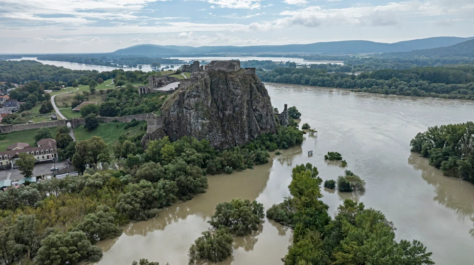 Rieky Morava a Dunaj ustupujú. Na Záhorí sa situácia stabilizuje