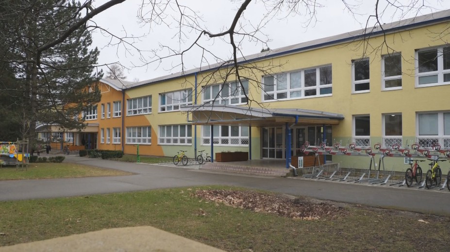 Viaceré školy zavádzajú bezpečnostné opatrenia. Na Záhorí už rodičia nebudú vstupovať do budovy