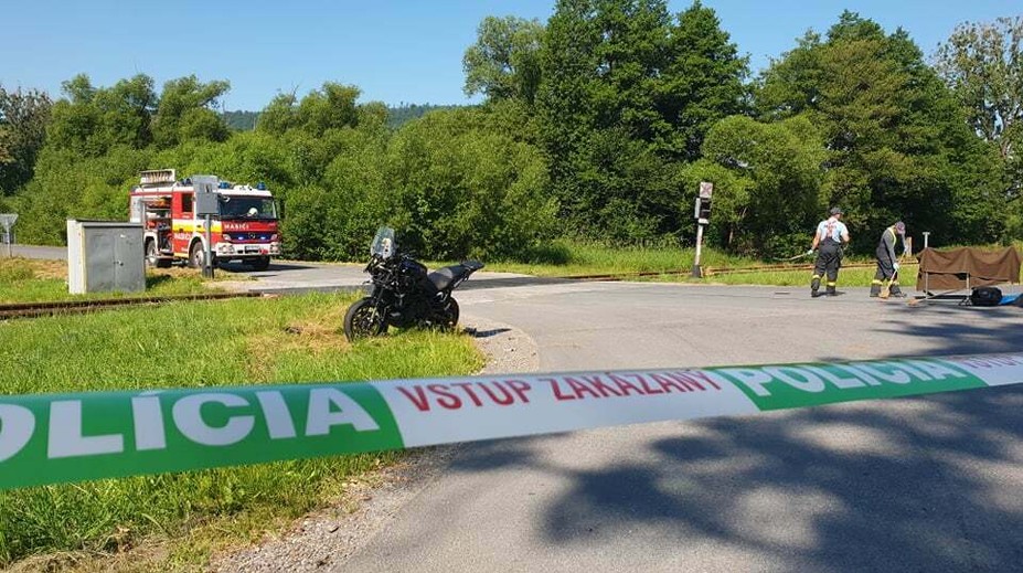 Učiteľ (†52) už na prvú hodinu neprišiel. Na motorke sa ponáhľal do školy, narazil do nákladiaku