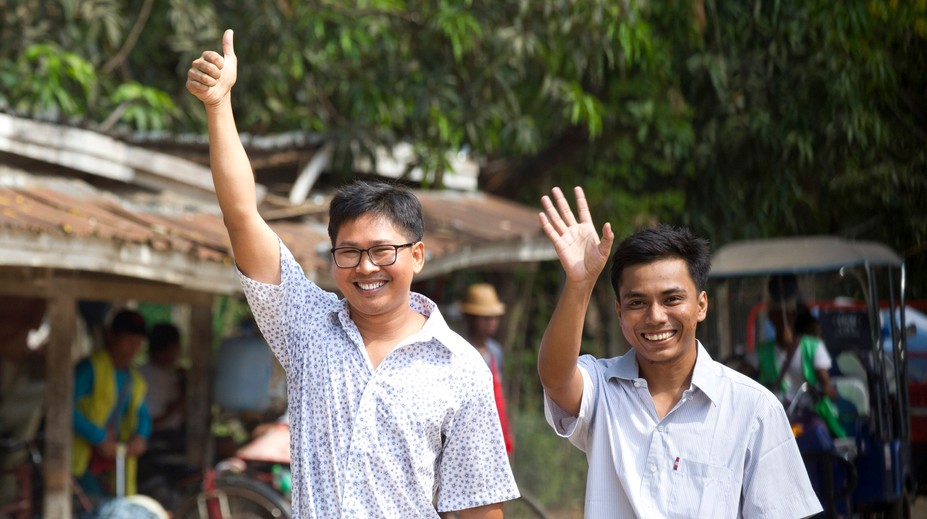 Dvoch novinárov z agentúry Reuters prepustili v Mjanmarsku z väzenia