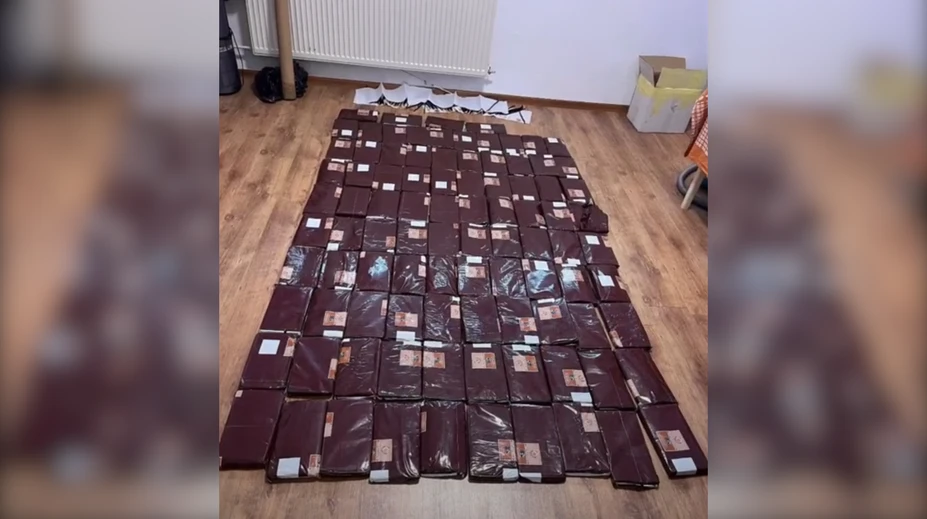 VIDEO: Česká polícia zaistila takmer sto kíl hašiša, kokaín a ďalšie drogy dovážané zo Slovenska