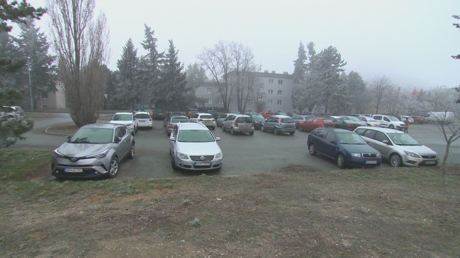 Nitrania zrejme prídu o bezplatné parkovisko. Namiesto neho by na ňom mali vyrásť byty