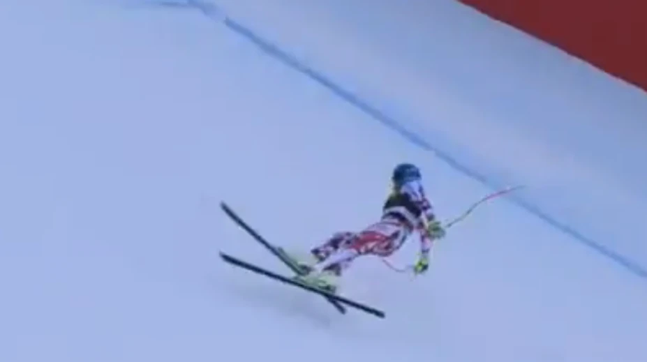 VIDEO: Škaredý pád. Lyžiara museli okamžite previesť do nemocnice