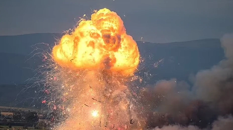OBRAZOM: Tragédia v Bulharsku. Sklad so zábavnou pyrotechnikou zničil masívny výbuch, hlásia jednu obeť