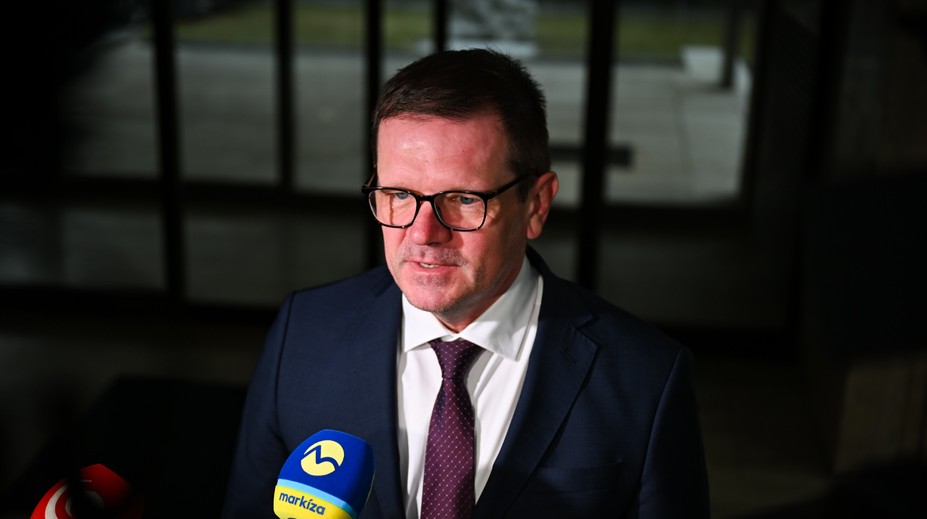 Vicepremiér Kmec mal dopravnú nehodu. Nikto sa nezranil