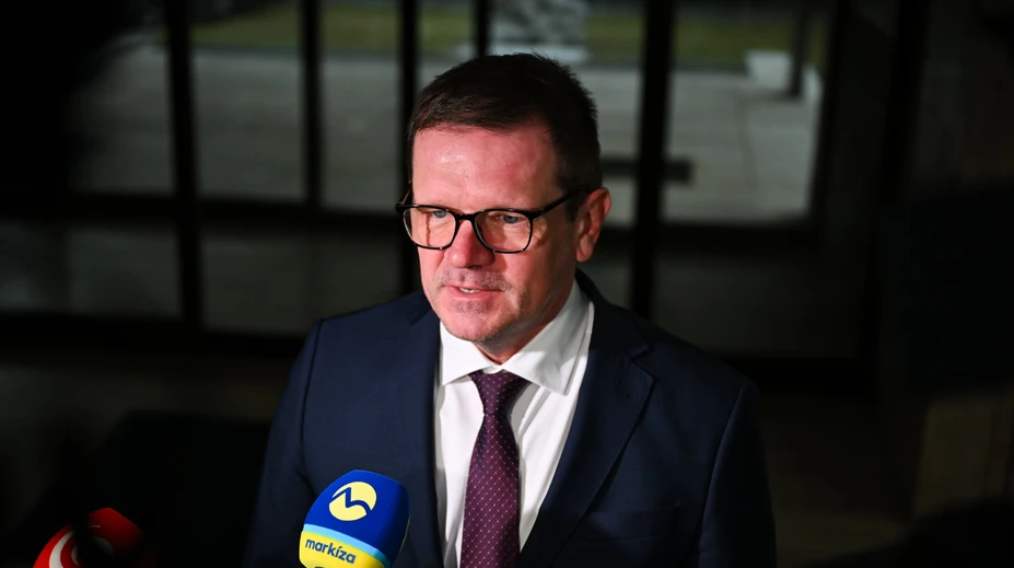 Vicepremiér Kmec mal dopravnú nehodu. Nikto sa nezranil