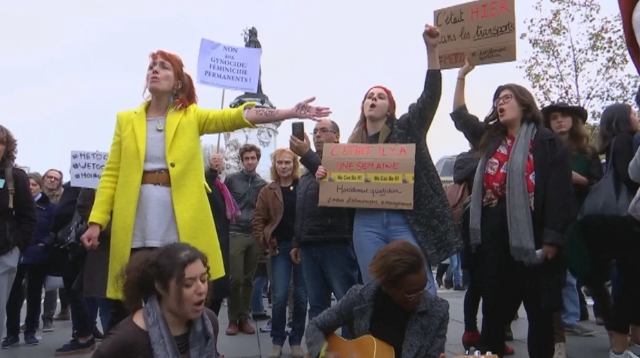 Je flirtovanie na pracovisku prípustné alebo nie? Francúzske umelkyne tvrdia, že JE
