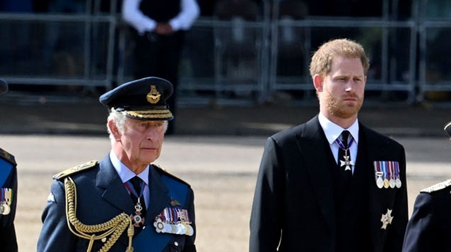 Šanca na zmierenie? Kráľ Karol vraj uvažuje o napravení vzťahu s Harrym