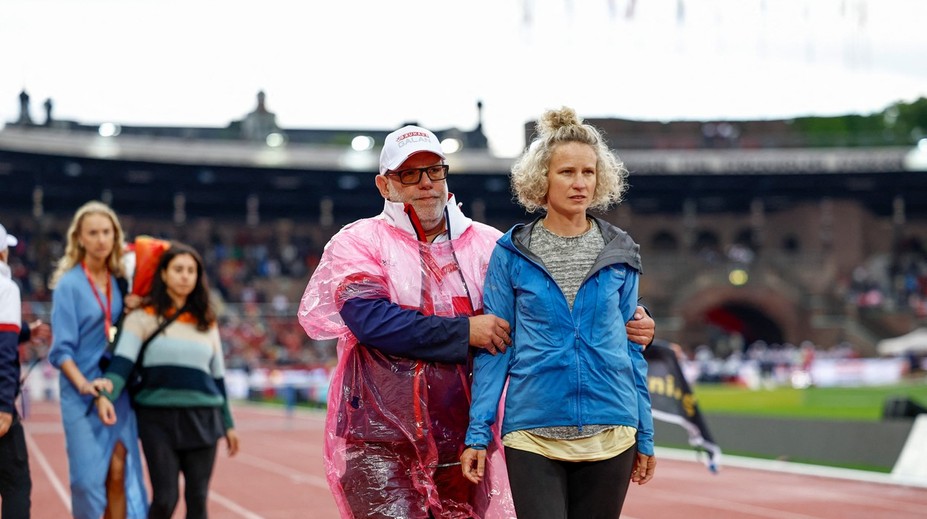 VIDEO: Ekologickí aktivisti kľačali na trati. Bežcom zavadzali tesne pred cieľom