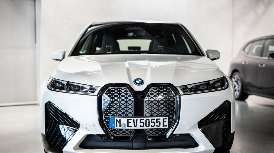 VIDEO: BMW predstavilo SUV, ktoré dokáže meniť farbu laku. Stačí stisnúť tlačidlo