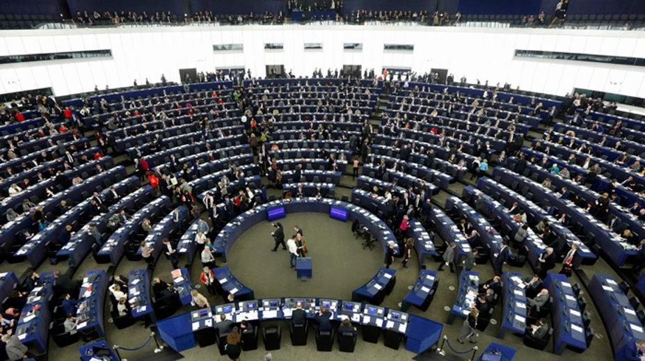 Europoslanci za Národný front údajne nelegálne vyplatili asistentom milióny eur