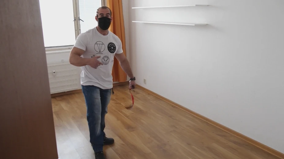 Bývalý majster sveta prišiel o prácu. Rozpredáva svoj majetok