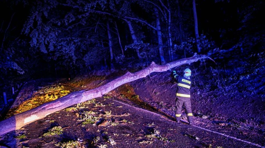 Česko dostáva jednu ranu za druhou: Minulý týždeň tornádo, teraz sa krajinou prehnalo „derecho"