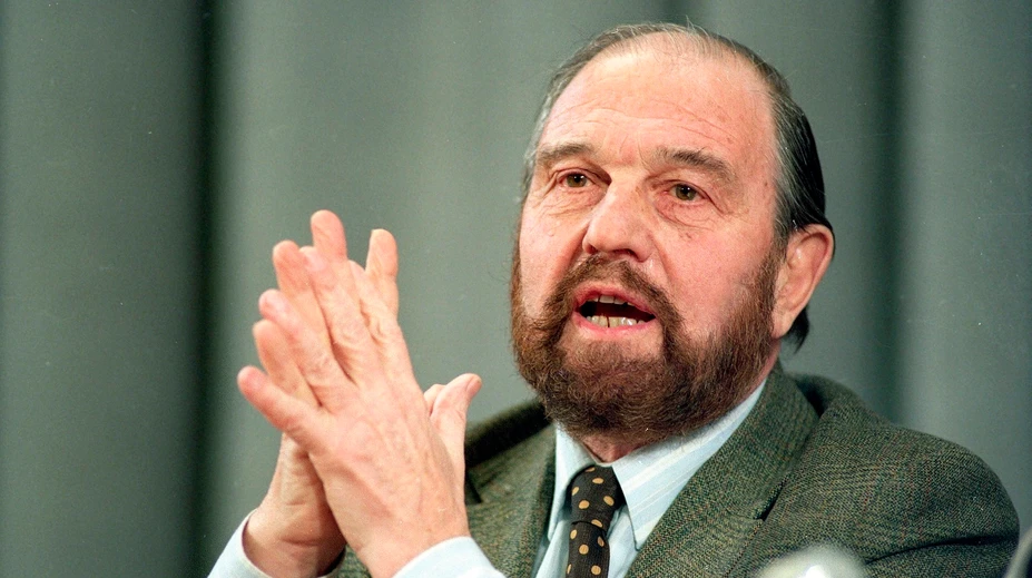 Zomrel legendárny dvojitý agent George Blake, ktorý zradil Západ a donášal ruskej KGB