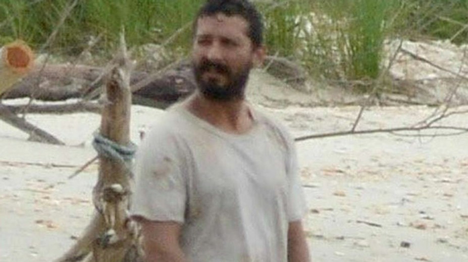 Shia LeBeouf s hviezdou 50 Shades of Grey na ostrove: Vytiahol ho a vycikal sa do mora
