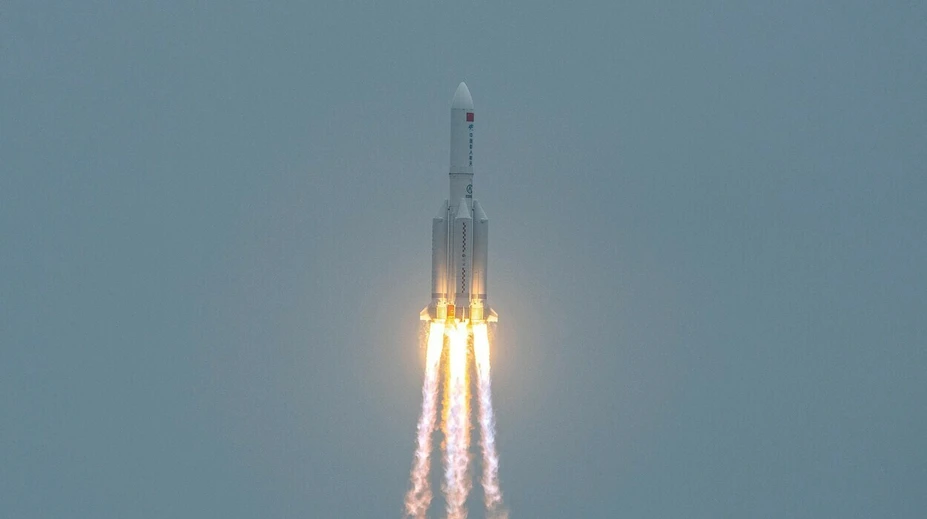 Kam dopadnú trosky čínskej rakety? Mapa ukazuje, ktoré oblasti sú v nebezpečí