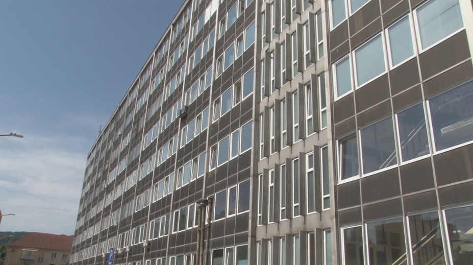 Extrémne teploty v kanceláriách. Železobetónová budova sa zmenila na skleník