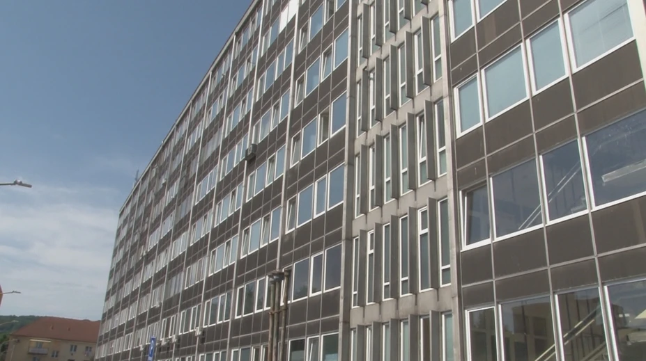 Extrémne teploty v kanceláriách. Železobetónová budova sa zmenila na skleník