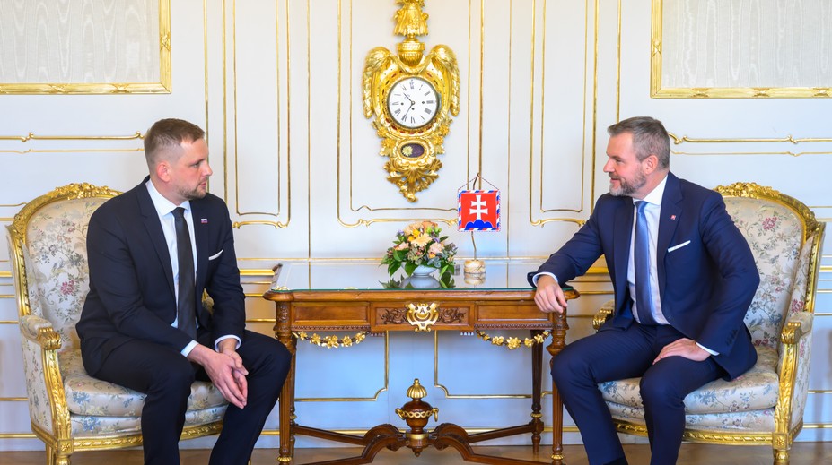 Pellegrini podpísal konsolidačný balík. Šaško pre zdravotníkov dodatočne vyrokoval vyše 100 miliónov eur