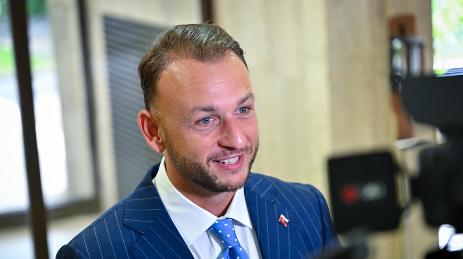 Šutaj Eštok chce vlaky zadarmo pre policajtov. Ušetria a dohliadnu na bezpečnosť, tvrdí