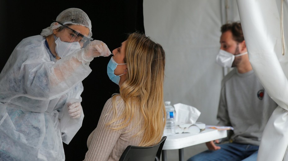 Testy na celoplošné testovanie máme od firmy, ktorá má nedoplatky, tvrdí strana Spolu