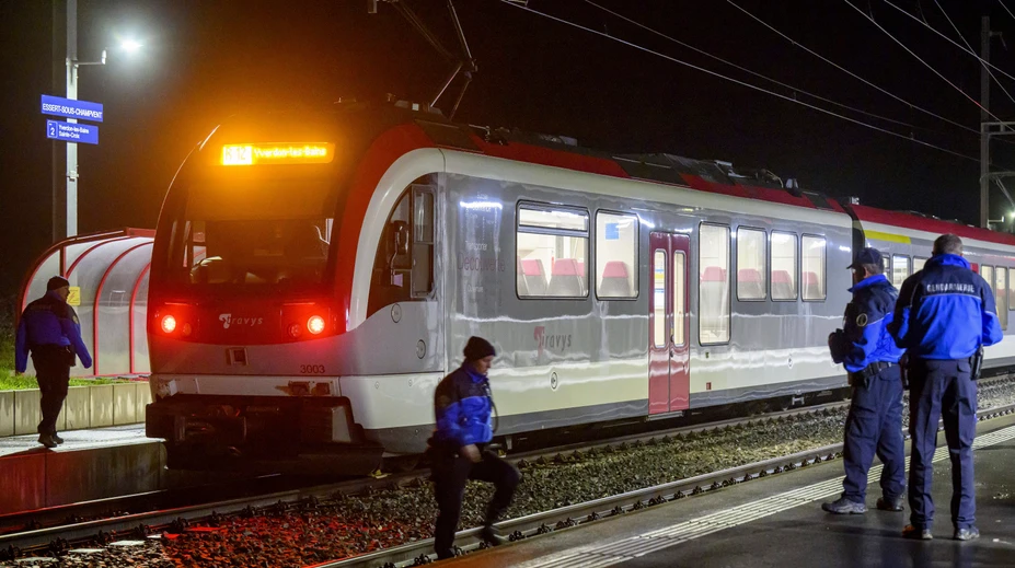 Rukojemnícka dráma vo Švajčiarsku zrejme nesúvisí s terorizmom. Muža, ktorý zadržiaval vo vlaku cestujúcich, zastrelili