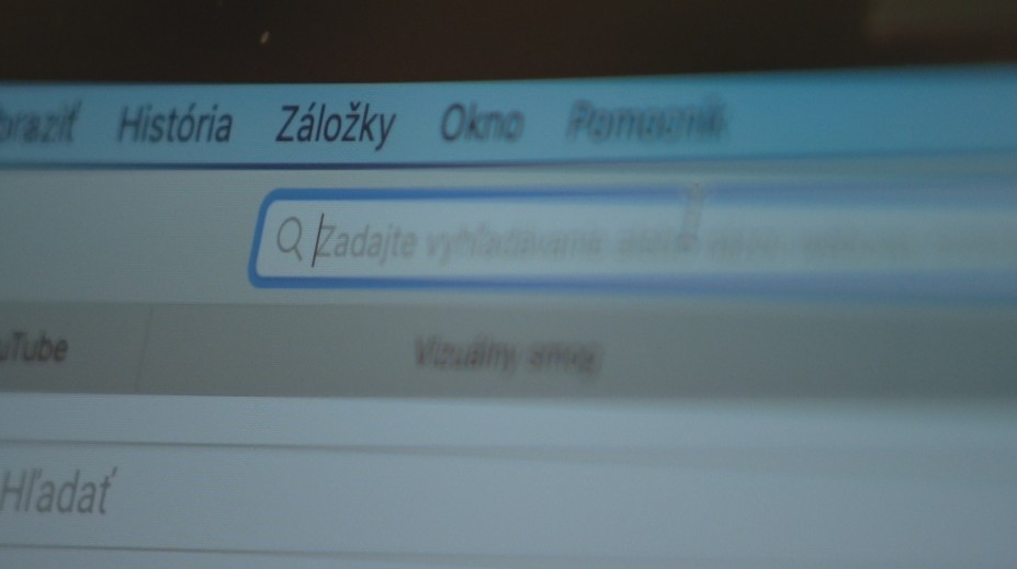 Internet aj mobilné telefónne siete zažívajú počas koronavírusovej krízy nebývalý nápor