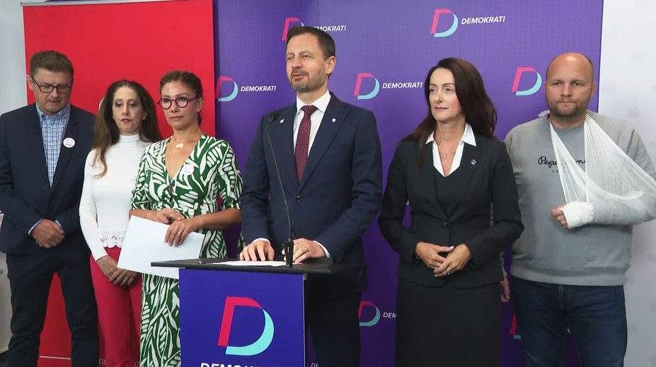 Päť posledných miest na kandidátke Demokratov bude patriť Jablku, chceli ich 20
