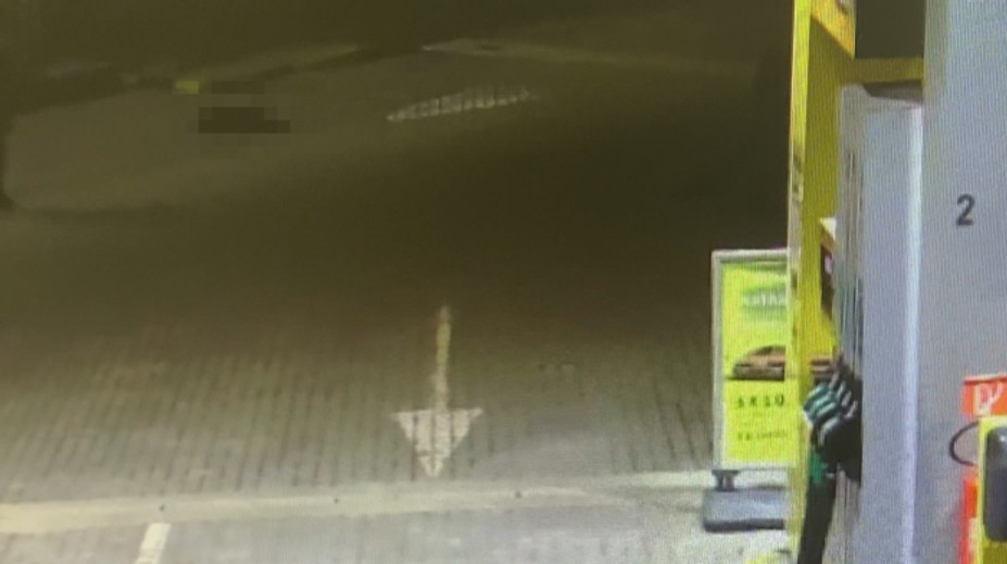 Zlodej na pumpe huckal na policajtov svojho psa. Nepomohol varovný výstrel, zastrelili ho