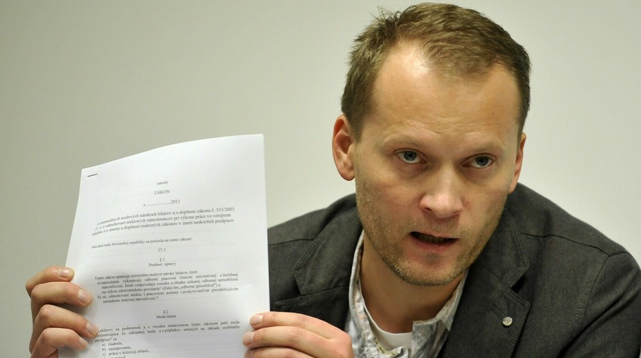 Nový šéf lekárov má dôležitý odkaz pre Slovákov: Týka sa očkovania proti covidu