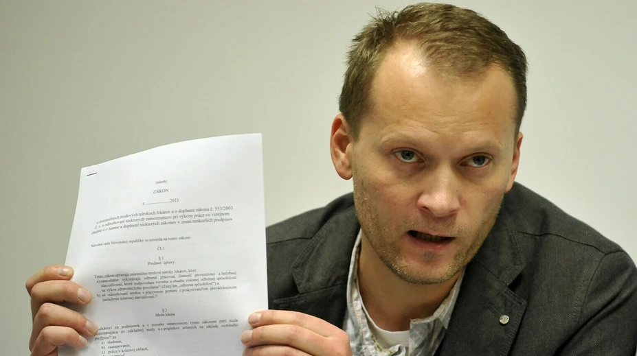 Nový šéf lekárov má dôležitý odkaz pre Slovákov: Týka sa očkovania proti covidu