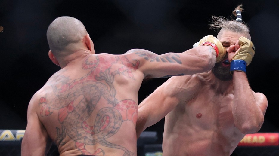 VIDEO: Kopanec do hlavy ukončil Procházkove sny o svetovom titule v UFC. Pereira ho poslal k zemi v druhom kole