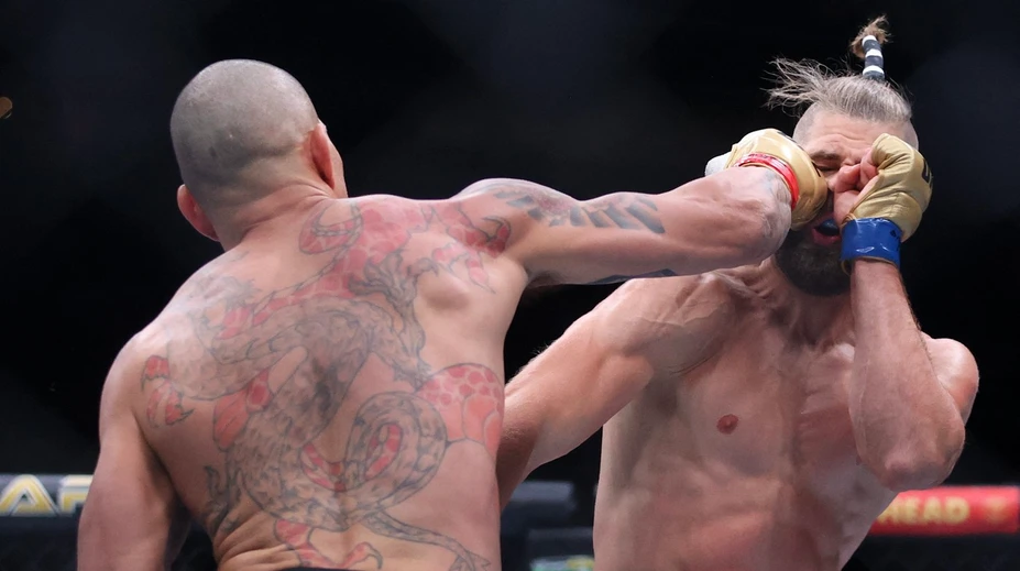 VIDEO: Kopanec do hlavy ukončil Procházkove sny o svetovom titule v UFC. Pereira ho poslal k zemi v druhom kole