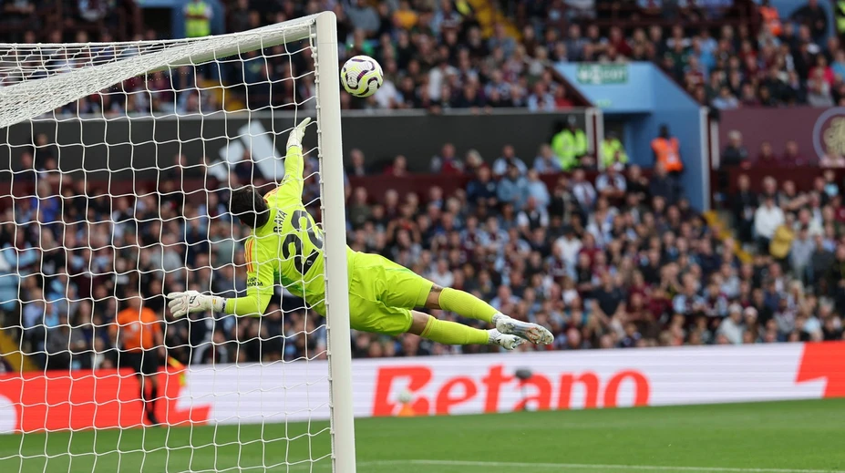 Arsenal našiel recept na Aston Villu. Stopercentný je naďalej aj Manchester City, ktorý si poradil s nováčikom