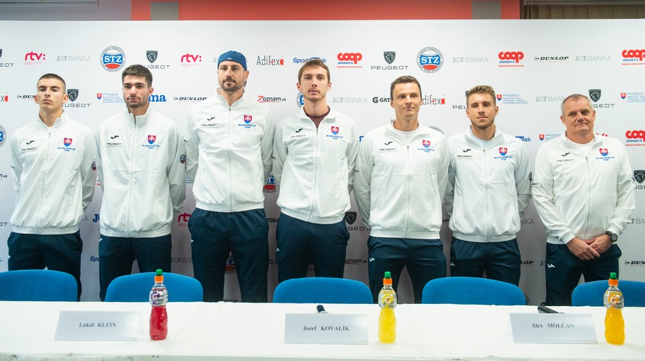 Slovenskí tenisti nastúpia proti Holandsku bez zraneného Gombosa