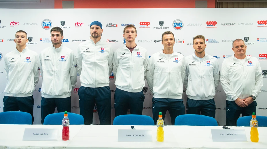 Slovenskí tenisti nastúpia proti Holandsku bez zraneného Gombosa