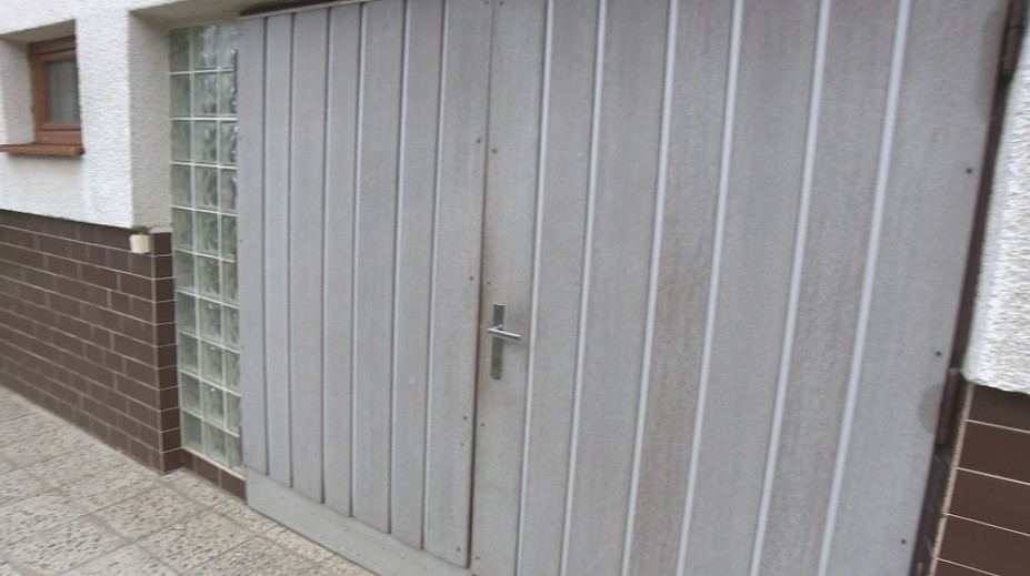 Na novú garáž čakajú namiesto pár týždňov dva roky. Nepomohla ani exekúcia