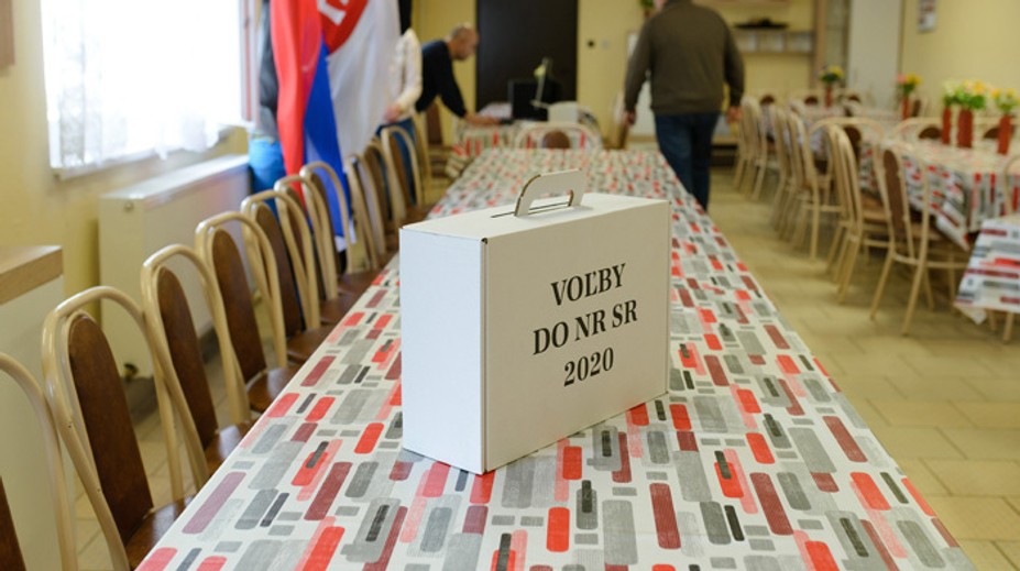 Koalícia rokuje o skrátení moratória na prieskumy na 48 hodín. Sme rodina ešte chce diskutovať