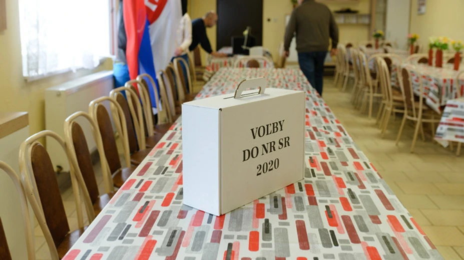 Koalícia rokuje o skrátení moratória na prieskumy na 48 hodín. Sme rodina ešte chce diskutovať