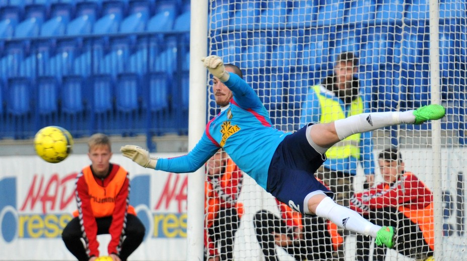 Prvé auto kupoval s Garethom Baleom, zdolal Real Madrid. Od pätnástich žiaril v Anglicku, dnes šéfuje obchodu (príbeh)