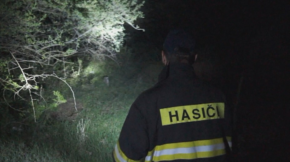 Rodina sa so štyrmi deťmi vybrala na túru, počas tmy zablúdili. Dokázali si privolať pomoc