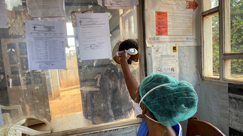 Guinea chce poraziť epidémiu eboly do šesť týždňov. Začali s očkovaním