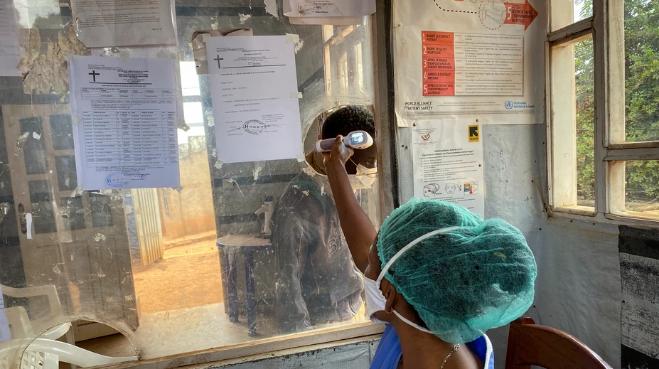 Guinea chce poraziť epidémiu eboly do šesť týždňov. Začali s očkovaním