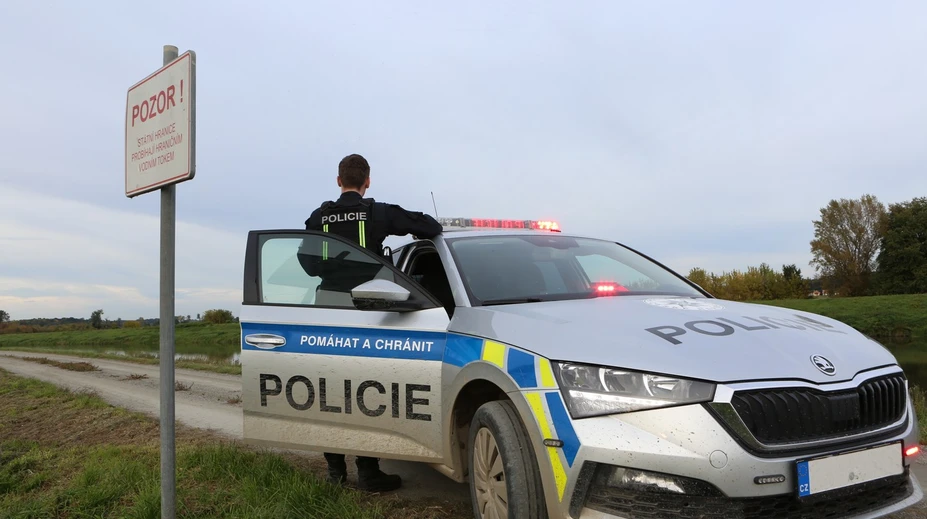 Bič na unikajúcich šoférov. Českí policajti vyvíjajú technológiu, vďaka ktorej môžu na diaľku zastaviť vozidlo