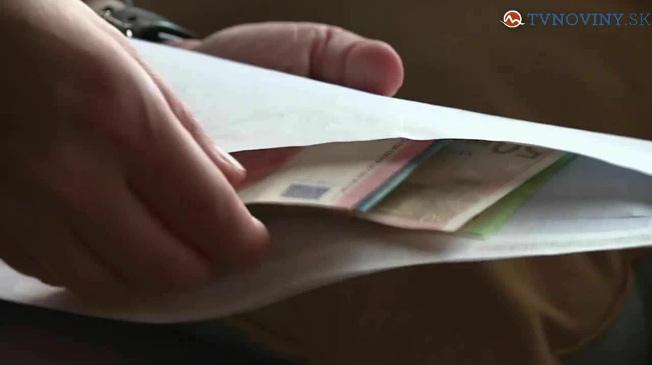 Predstaviteľom bývalého komunistického režimu sa znížia dôchodky