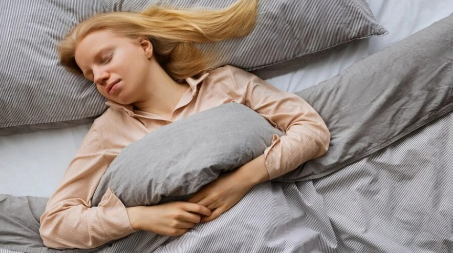 Ovplyvňuje spánok na chrbte zdravie mozgu? Nová štúdia poukázala na možnú súvislosť