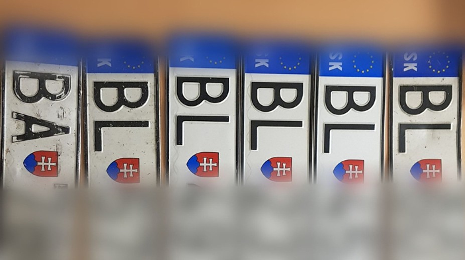 Revolúcia v ŠPZ tak skoro nebude. Odkladá sa o rok