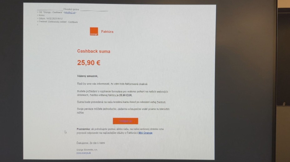 Nová finta podvodníkov. Chcú od vás vymámiť peniaze cez falošné preplatky faktúr