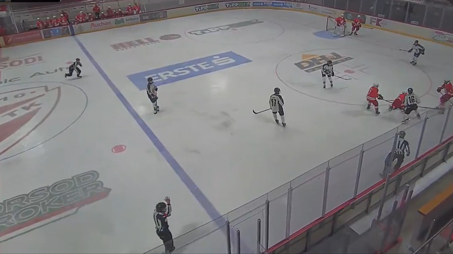 VIDEO: Počas zápasu nezmyselne napadol súpera. Hokejista v Maďarsku predviedol nevídaný skrat